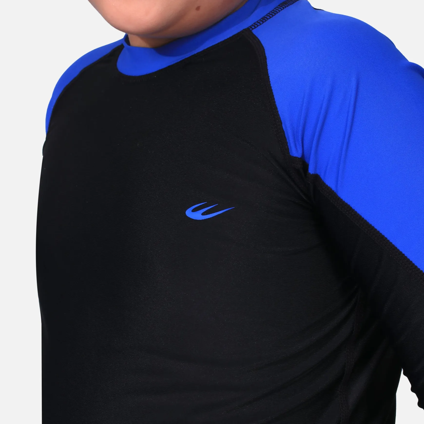 WB BOY RASHGUARD 01